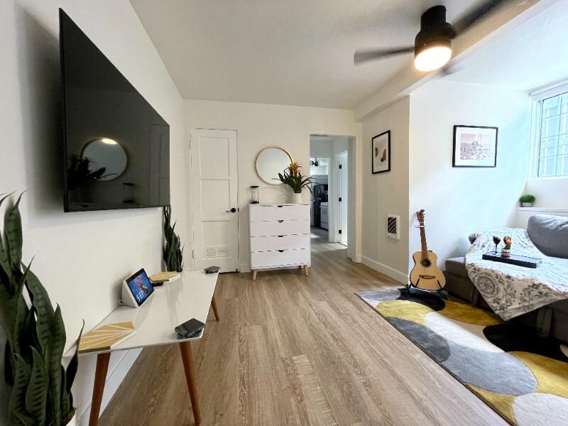 Foto principal - 2525 E St