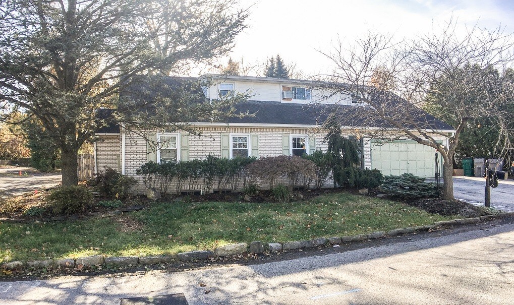 House front - 425 Ellerslie Ave