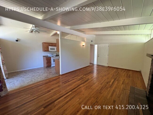 Building Photo - Two Bedroom in Santa Rosa