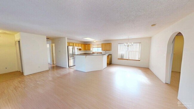 Foto del edificio - Centrally located 3 bed 3 bath home.