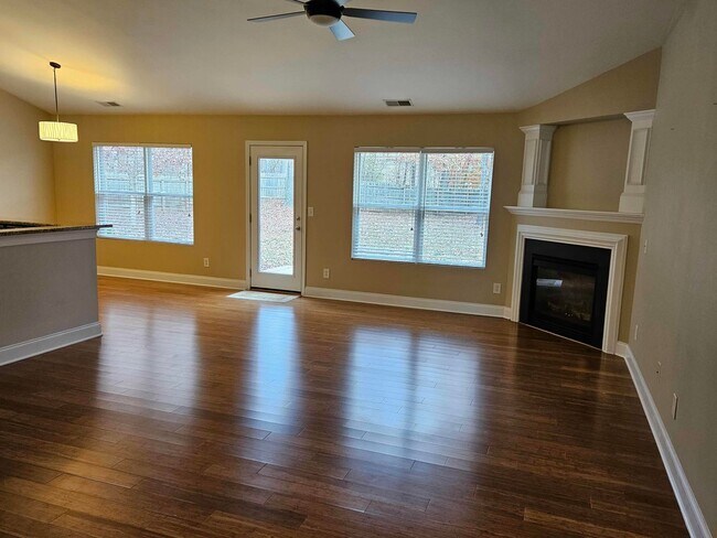 Building Photo - Troutman Area - 3 BR / 2 BA + Bonus Room &...