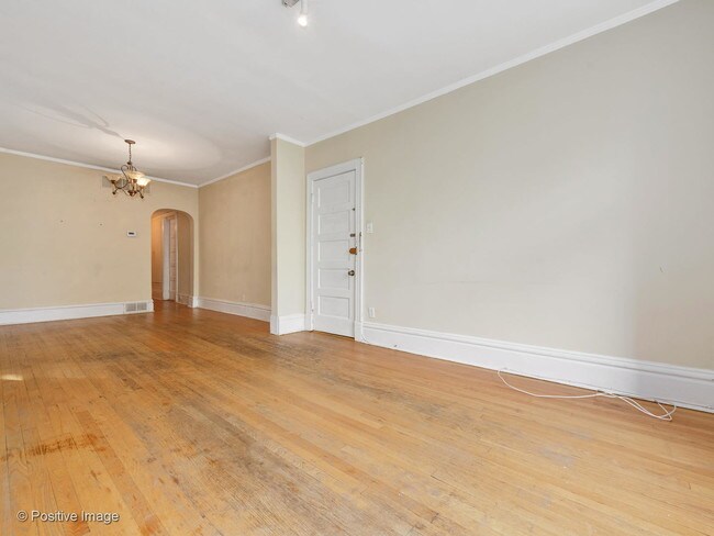 Building Photo - 3639 N Greenview Ave
