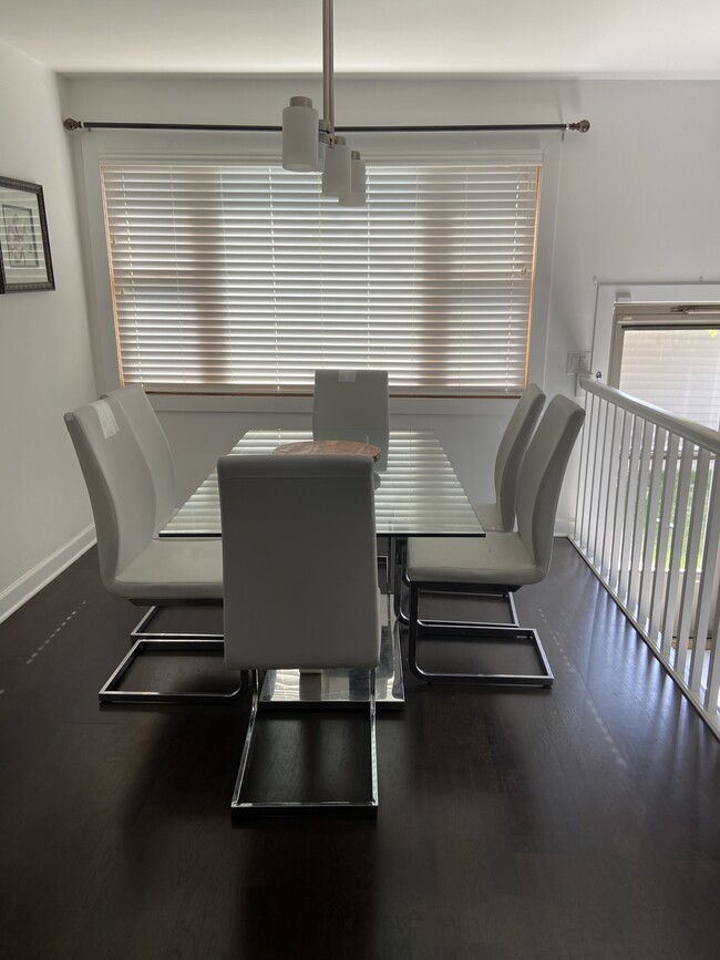 Foto del edificio - 4736 N Odell Ave
