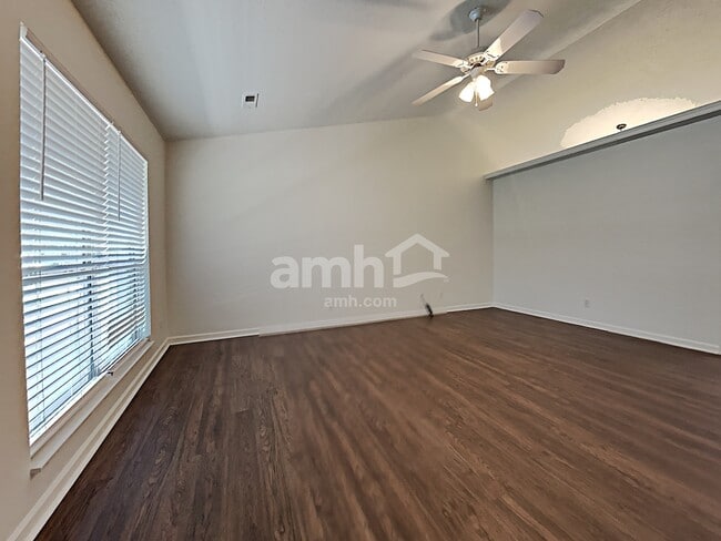 Foto del edificio - 2114 Post Oak Ln