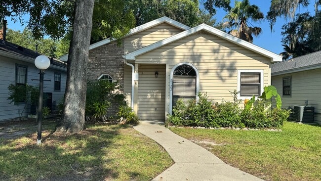 Building Photo - 2122 NE 39th Ave