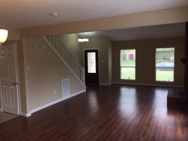 Building Photo - 325 Old Course Dr