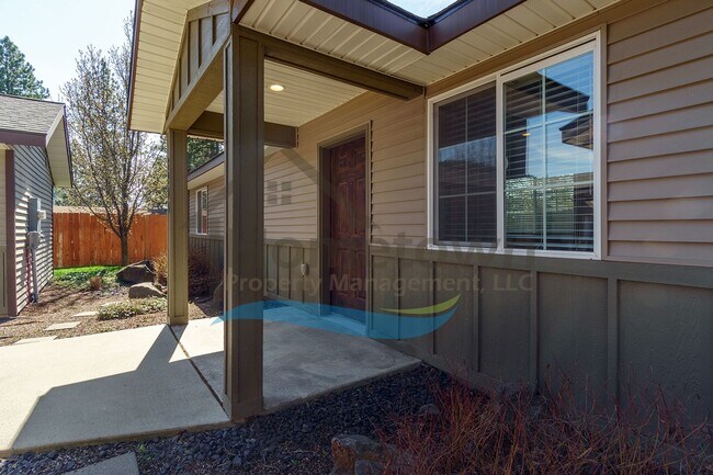 Foto del edificio - 2 Bedroom 1 Bath Home with Off-Street Parking Available in Coeur d'Alene!
