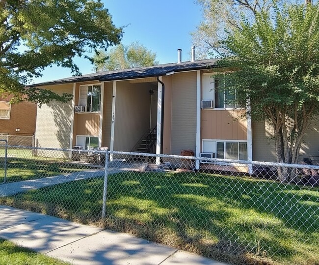 Building Photo - 2530 S Parkcrest Dr