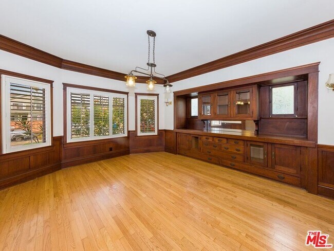 Foto del edificio - 2014 Buckingham Rd