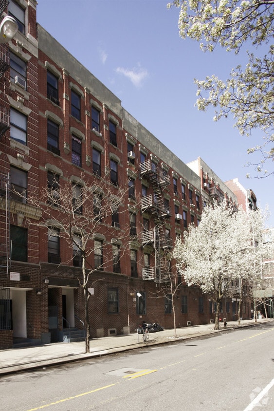 Building Photo - 364 E Tenth St