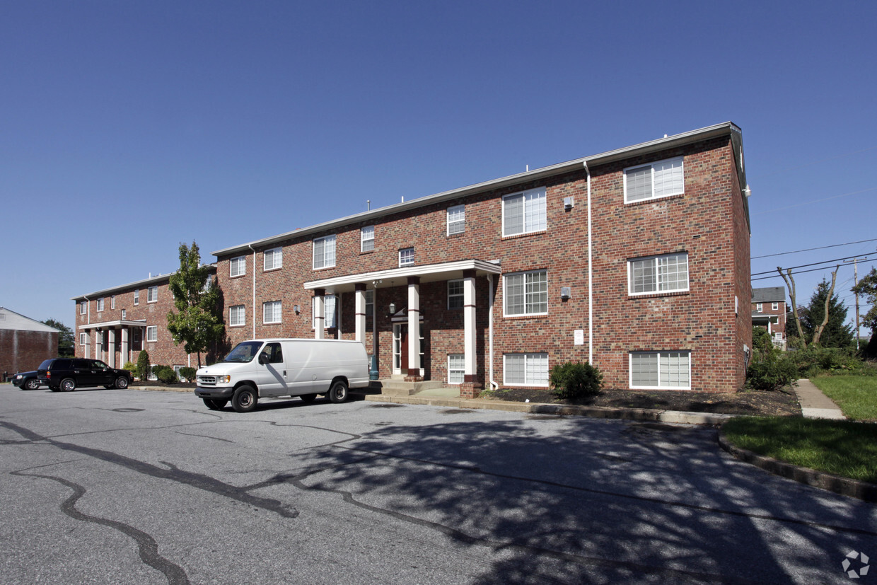 Primary Photo - Chestnut Heights Apartments