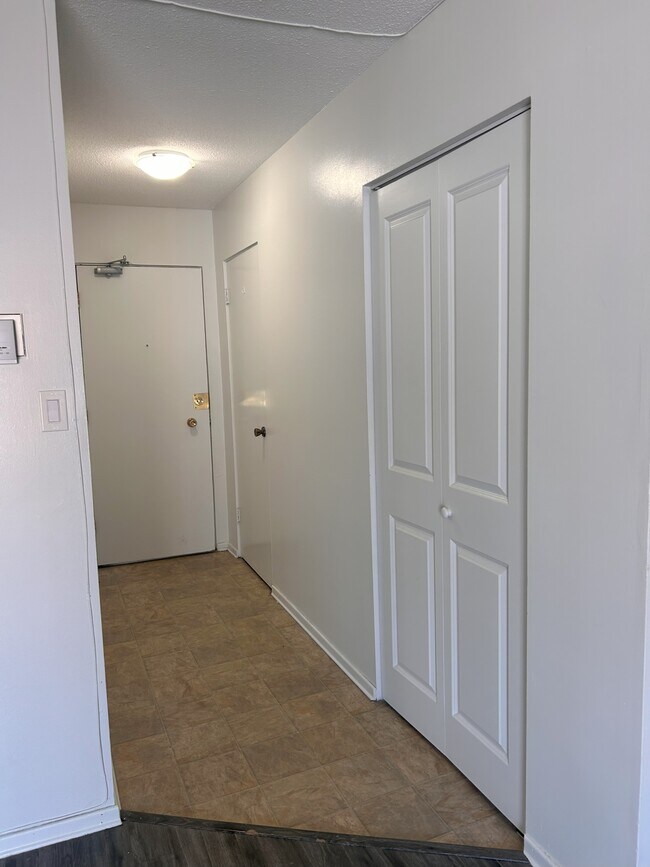 Photo du bâtiment - 727 5th Ave N