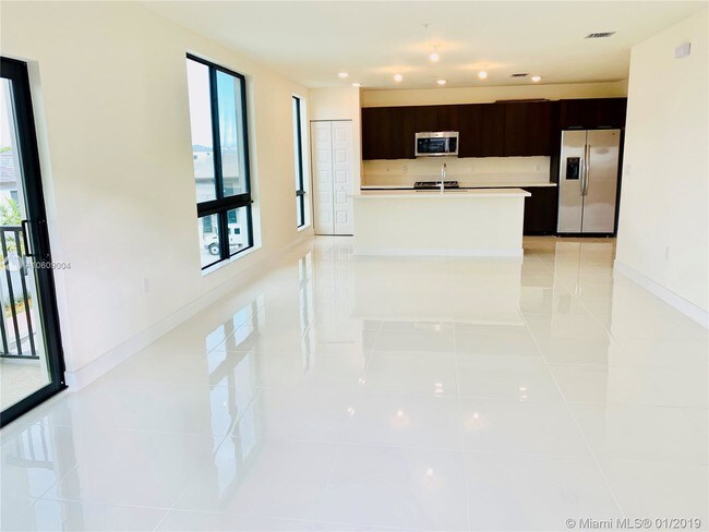 Foto del edificio - 4745 NW 84th St