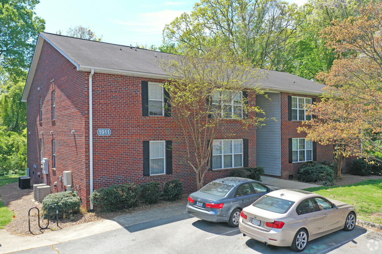 Primary Photo - Walker Avenue Apartments