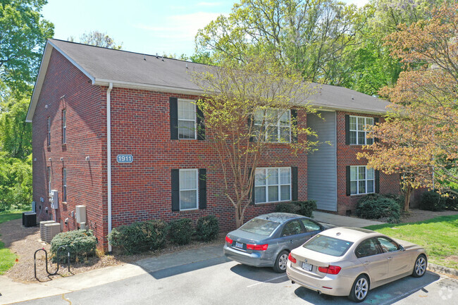 Yorktown Apartments Greensboro Nc