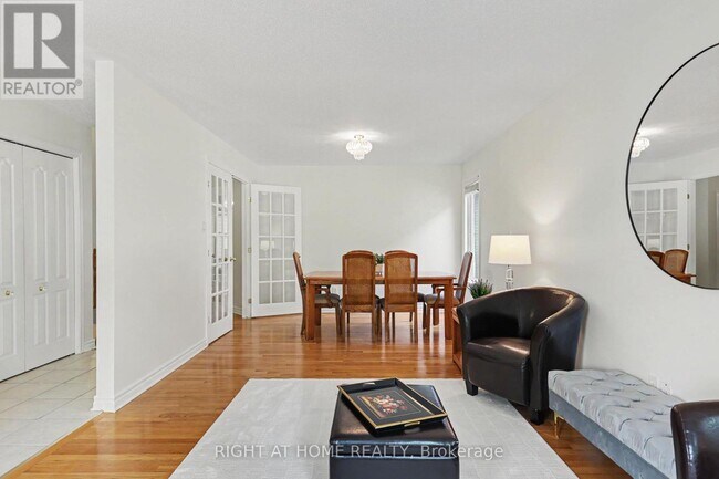 Photo du bâtiment - 54 Fieldcrest Ave