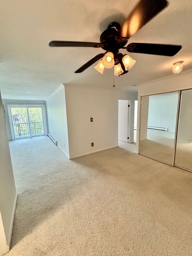 Building Photo - 1150 Golden Cir