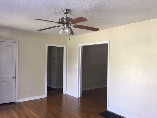 Building Photo - 4724 Tomahawk Trail
