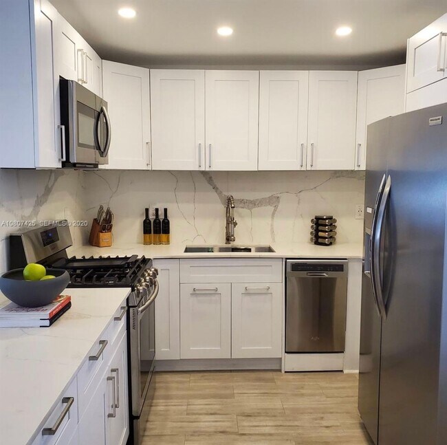 Foto del edificio - Beautiful waterfront townhouse in the heart of Miami