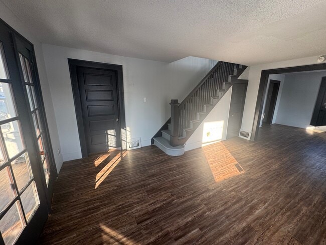 Building Photo - 1507 E Main St