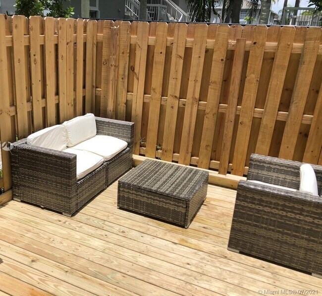 Foto del edificio - 387 NE 208th Terrace