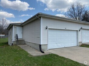 Building Photo - 330-338 Sycamore Dr