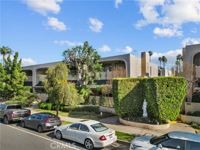 Foto del edificio - 5282 Lindley Ave