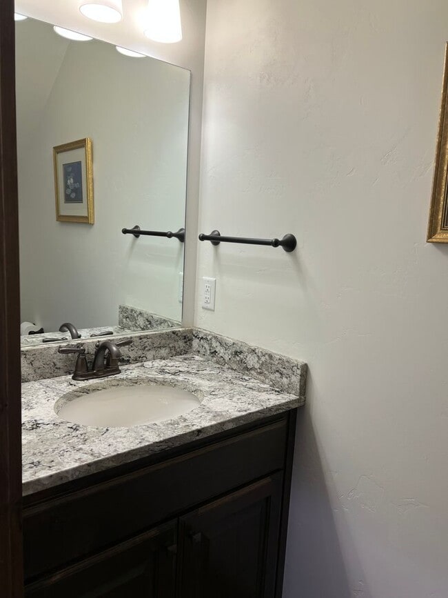 Building Photo - 3 Bedroom Townhome in Victor, ID