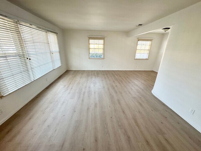Building Photo - *** 2 bed 1 bath Single family Home in Tem...