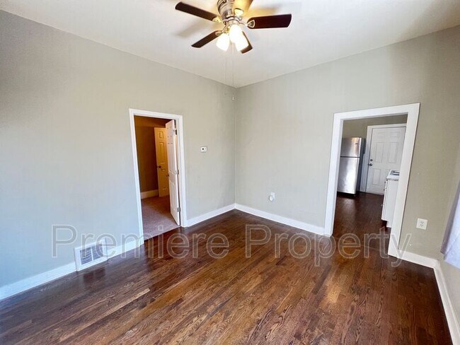 Building Photo - 275 S 8th St