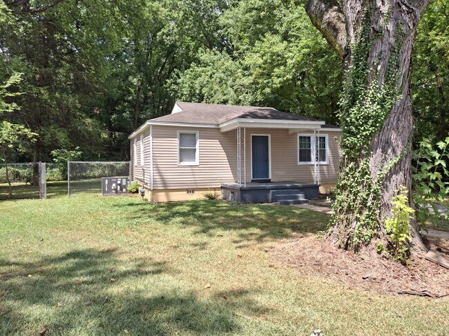 Foto del edificio - 825 Crestline Cir NW