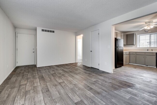 Building Photo - 1227 W Beacon St