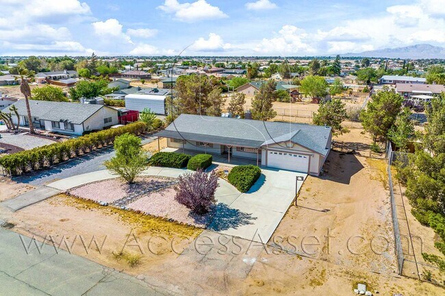 Foto del edificio - Beautiful 3 Bed/ 2 Bath Home With A Horses...