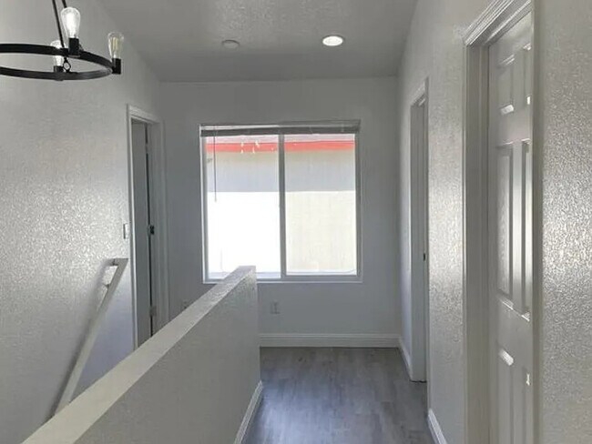 Foto del edificio - 1313 Powell Ln