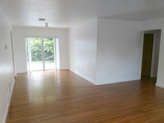 Foto del edificio - Beautiful renovated 3/2 home in Westchester