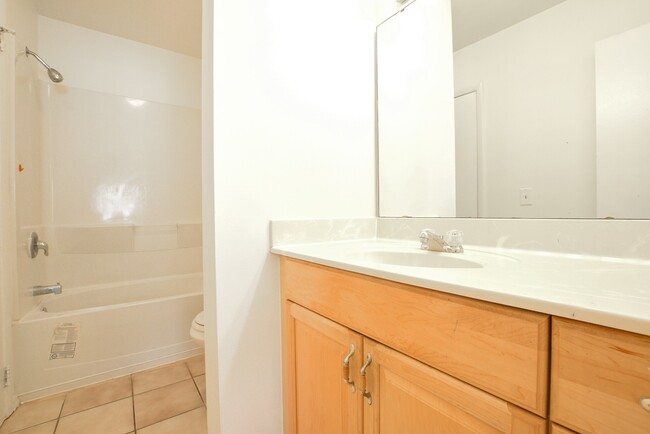 Foto del edificio - Beautiful 1 Bed 1 Bath Condo for Rent in O...