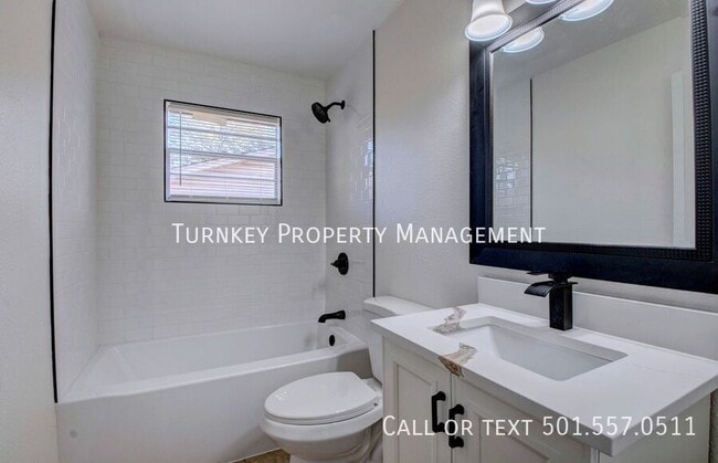 Foto del edificio - 5821 Freeland Dr