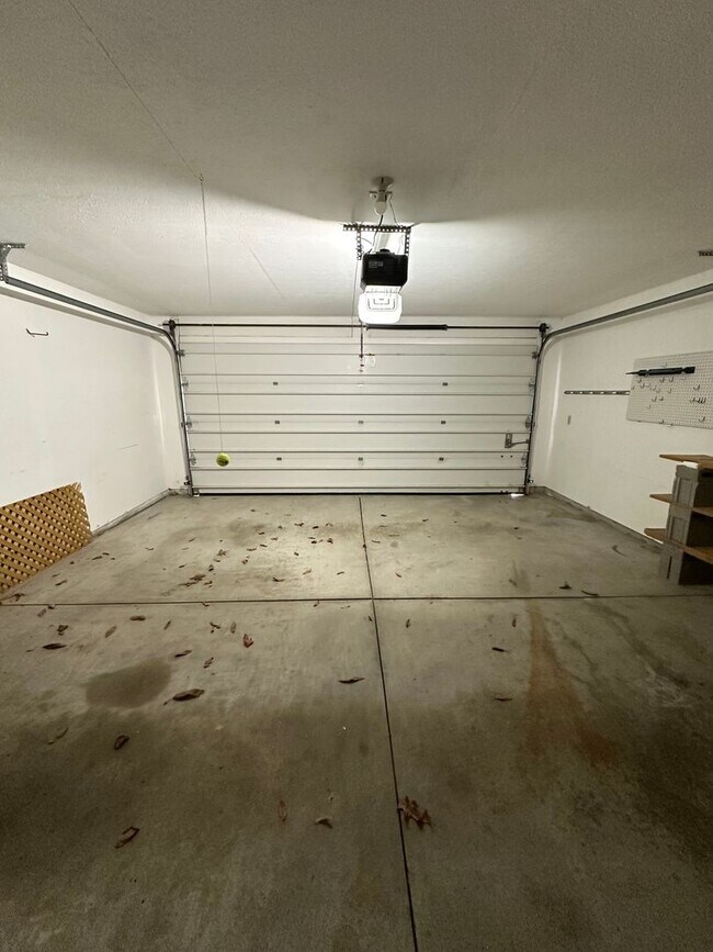 Foto del edificio - Charming 3 Bedroom Brick Home with Fenced Backyard