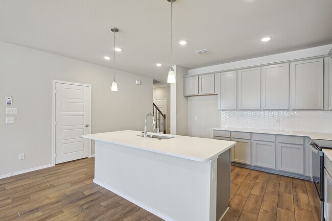Foto del edificio - 5941 Revere Dr