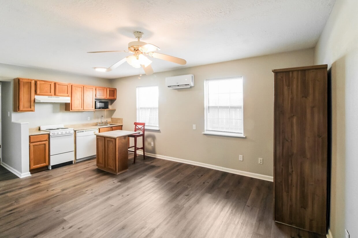 Building Photo - 610 Avenue H