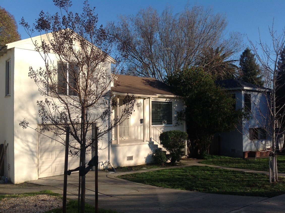 Primary Photo - 226 Edgemont Ave