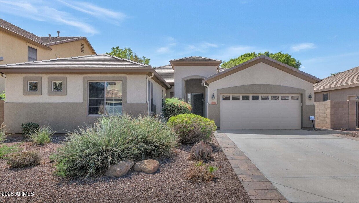 Foto principal - 17651 W Ironwood St