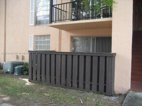 Building Photo - 10810 N Kendall Dr