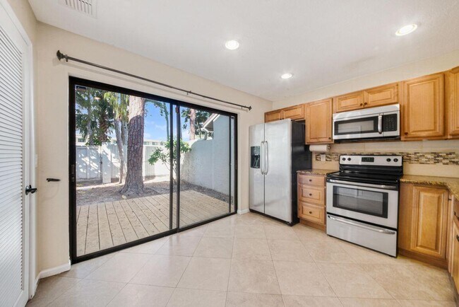 Foto del edificio - 669 Spinnaker Ct