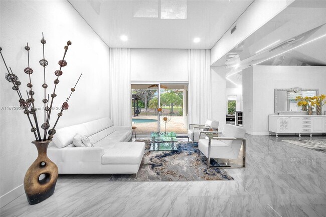 Foto del edificio - 500 Cypress Pointe Dr W