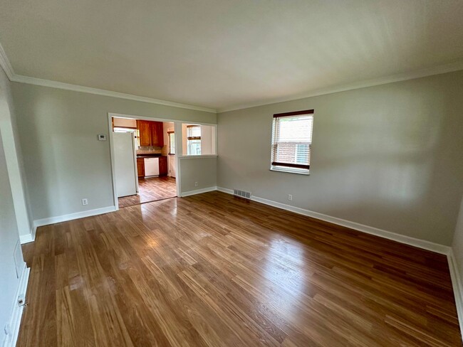 Building Photo - 2 Bed and 1.5 bath home in Reading