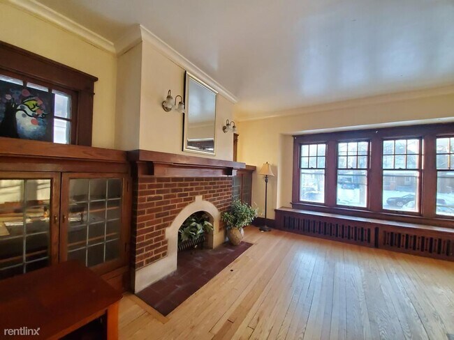 Foto del edificio - 3 br, 1 bath Apartment - 2960 N Maryland Ave