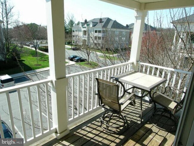 Balcony - 13101 Millhaven Plz