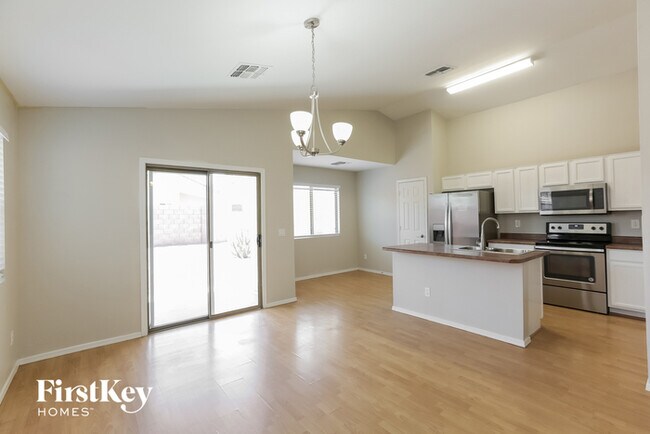 Building Photo - 3141 W Sunland Ave