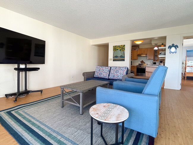 Living Room area looking toward kitchen and entry hallway - 2575 Kuhio Ave